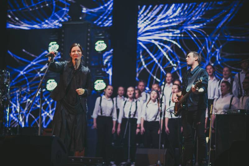 Anna K. odstartovala turné Moje světlo v Ostravě za doprovodu dětí i Miraie Navrátila