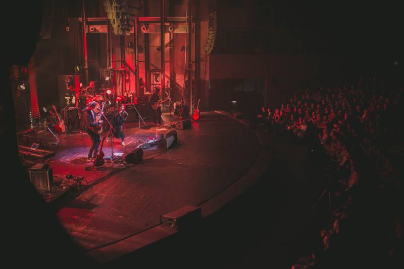 Anna K. odstartovala turné Moje světlo v Ostravě za doprovodu dětí i Miraie Navrátila