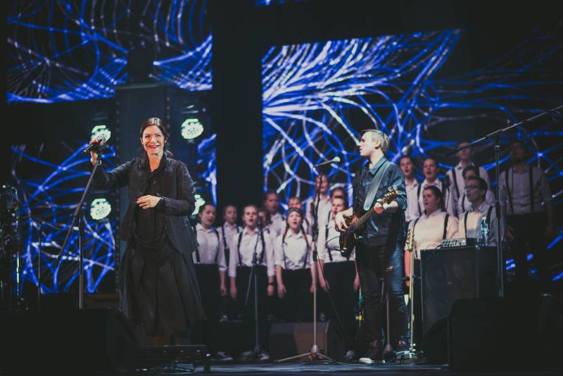 Anna K. odstartovala turné Moje světlo v Ostravě za doprovodu dětí i Miraie Navrátila