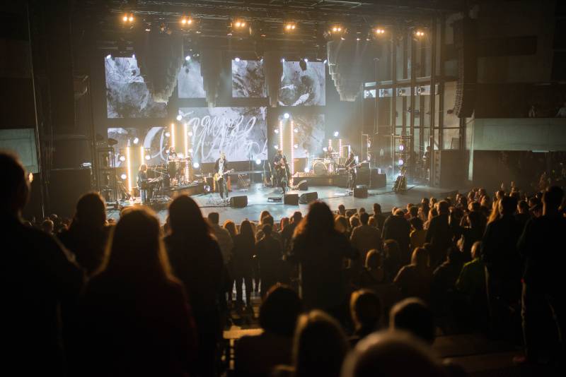 Anna K. odstartovala turné Moje světlo v Ostravě za doprovodu dětí i Miraie Navrátila