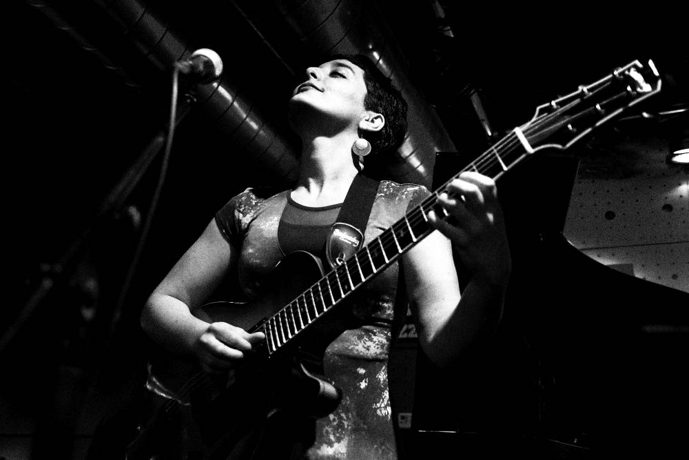 Chilská zpěvačka a kytaristka Camila Meza se v Jazz Docku představila v rámci Amerického jara