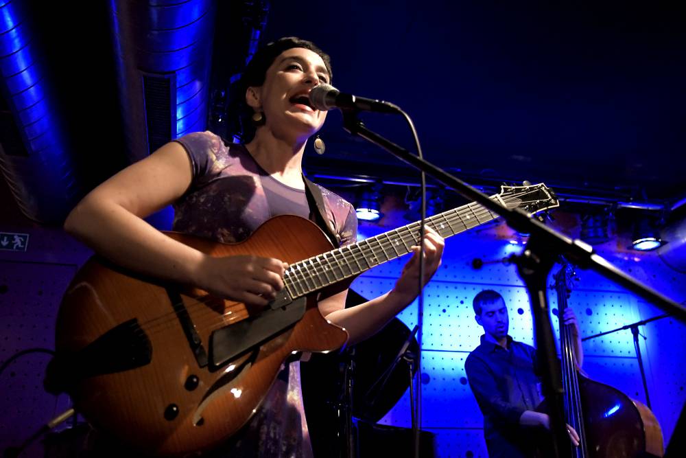 Chilská zpěvačka a kytaristka Camila Meza se v Jazz Docku představila v rámci Amerického jara