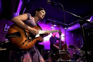 Chilská zpěvačka a kytaristka Camila Meza se v Jazz Docku představila v rámci Amerického jara