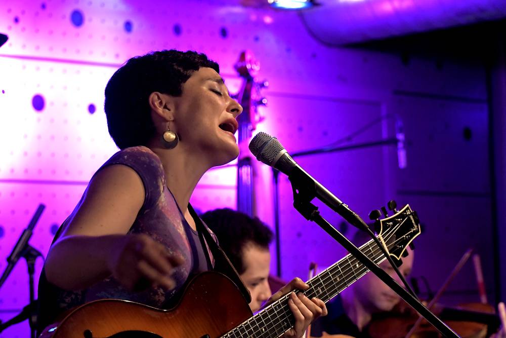 Chilská zpěvačka a kytaristka Camila Meza se v Jazz Docku představila v rámci Amerického jara