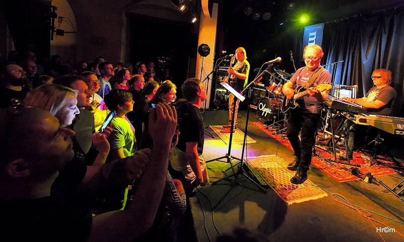 Olympic v Malostranské besedě: Petr Janda zahrál své manželce a představil skladby z nového alba