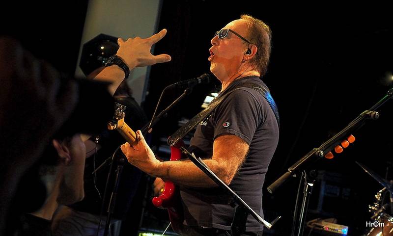 Olympic v Malostranské besedě: Petr Janda zahrál své manželce a představil skladby z nového alba