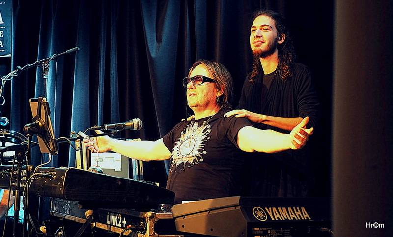 Olympic v Malostranské besedě: Petr Janda zahrál své manželce a představil skladby z nového alba