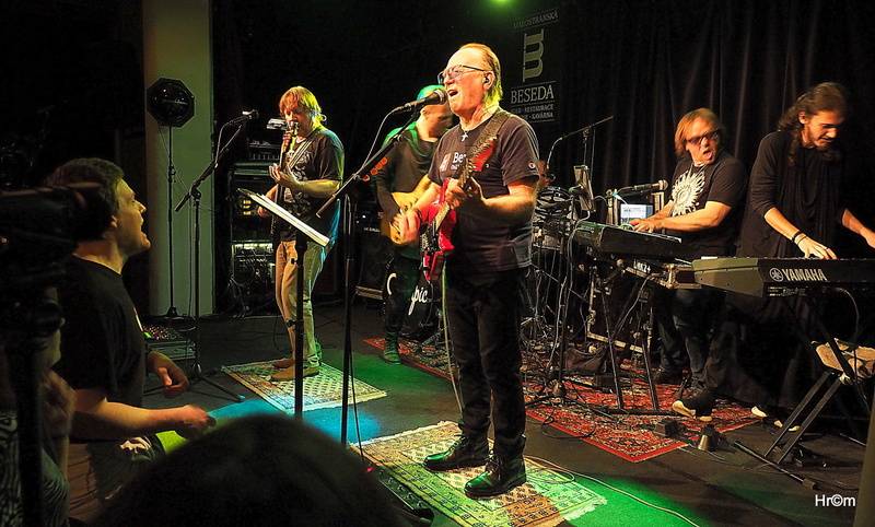 Olympic v Malostranské besedě: Petr Janda zahrál své manželce a představil skladby z nového alba