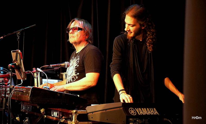 Olympic v Malostranské besedě: Petr Janda zahrál své manželce a představil skladby z nového alba