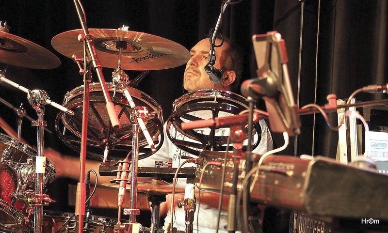 Olympic v Malostranské besedě: Petr Janda zahrál své manželce a představil skladby z nového alba