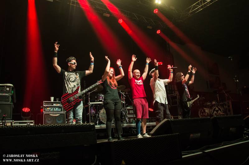 Raprint fest v Mostě ovládli Arakain s Lucií Bílou