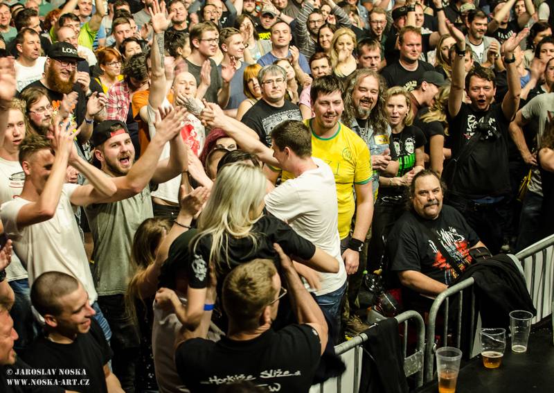 Raprint fest v Mostě ovládli Arakain s Lucií Bílou