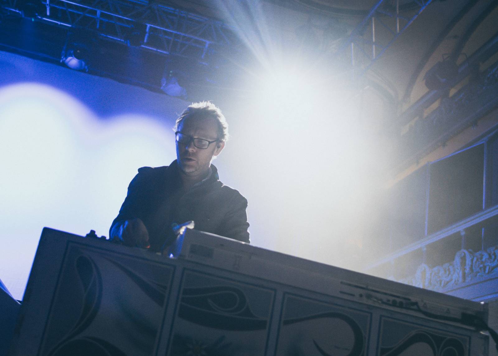 Noel Gallagher zaplnil Velký sál Lucerny a dal vzpomenout na Oasis