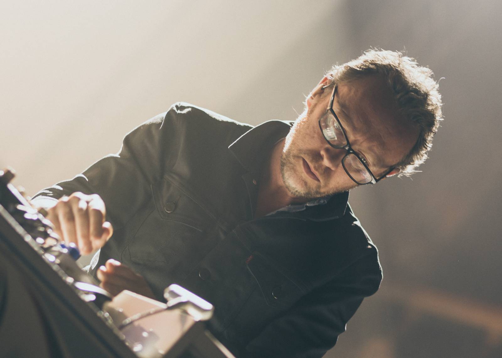 Noel Gallagher zaplnil Velký sál Lucerny a dal vzpomenout na Oasis