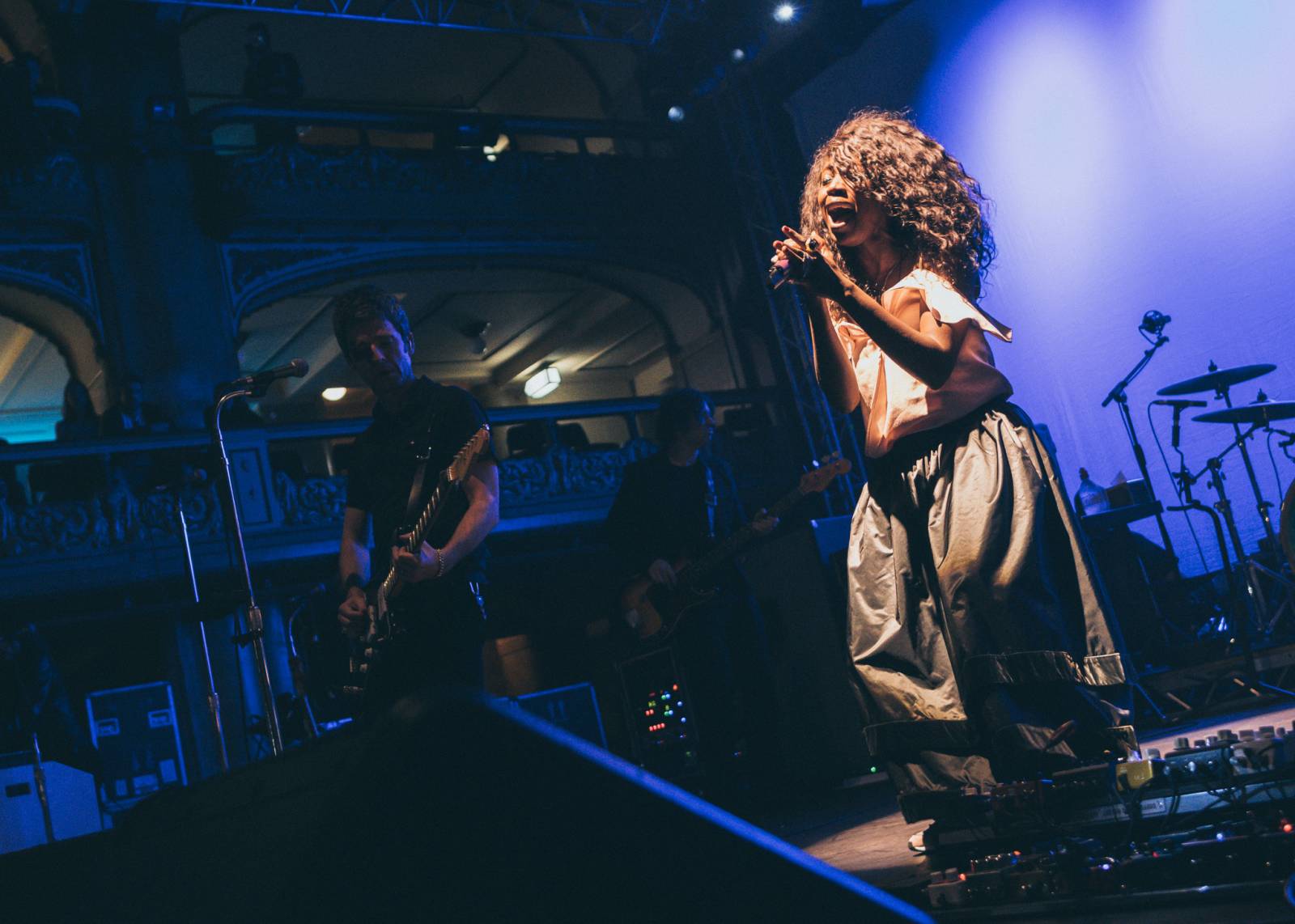 Noel Gallagher zaplnil Velký sál Lucerny a dal vzpomenout na Oasis