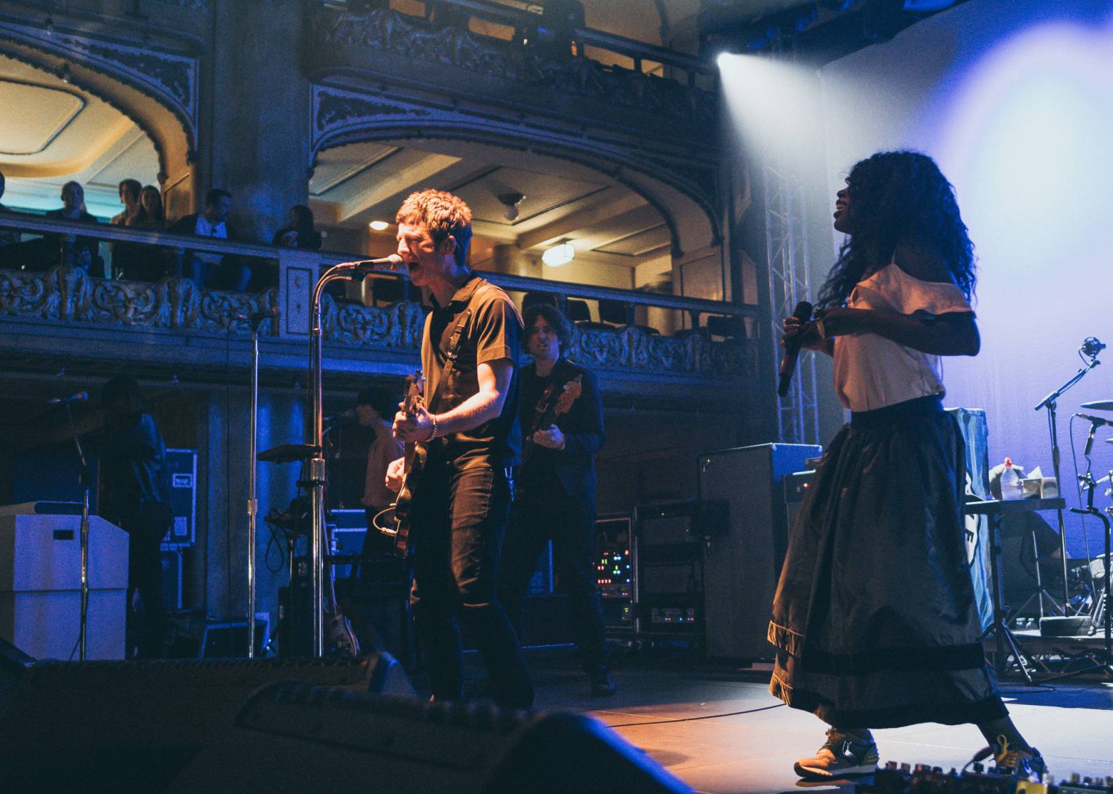 Noel Gallagher zaplnil Velký sál Lucerny a dal vzpomenout na Oasis