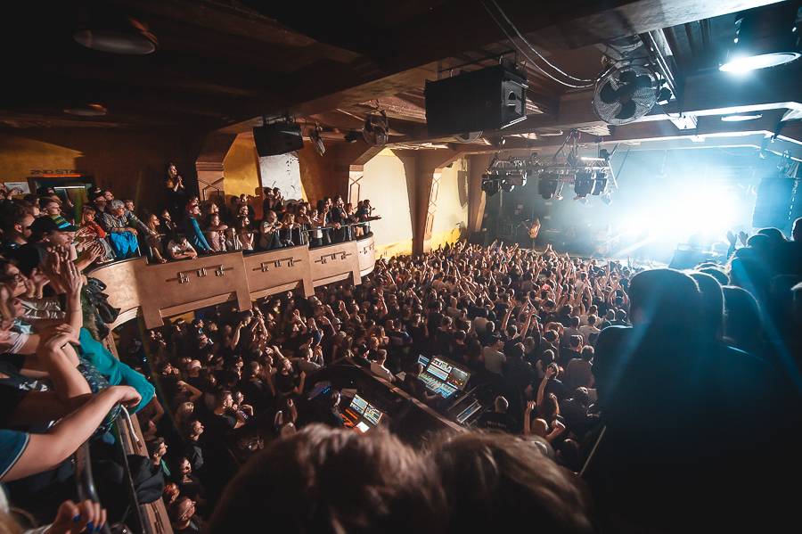 Pražská Roxy si střihla tělocvik v podání Awolnation 