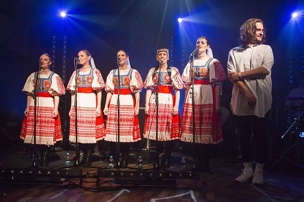 Billy Barman se v Praze předvedli spolu se slovenskými zpěvačkami