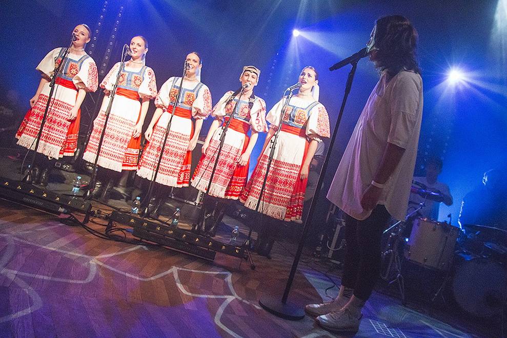 Billy Barman se v Praze předvedli spolu se slovenskými zpěvačkami