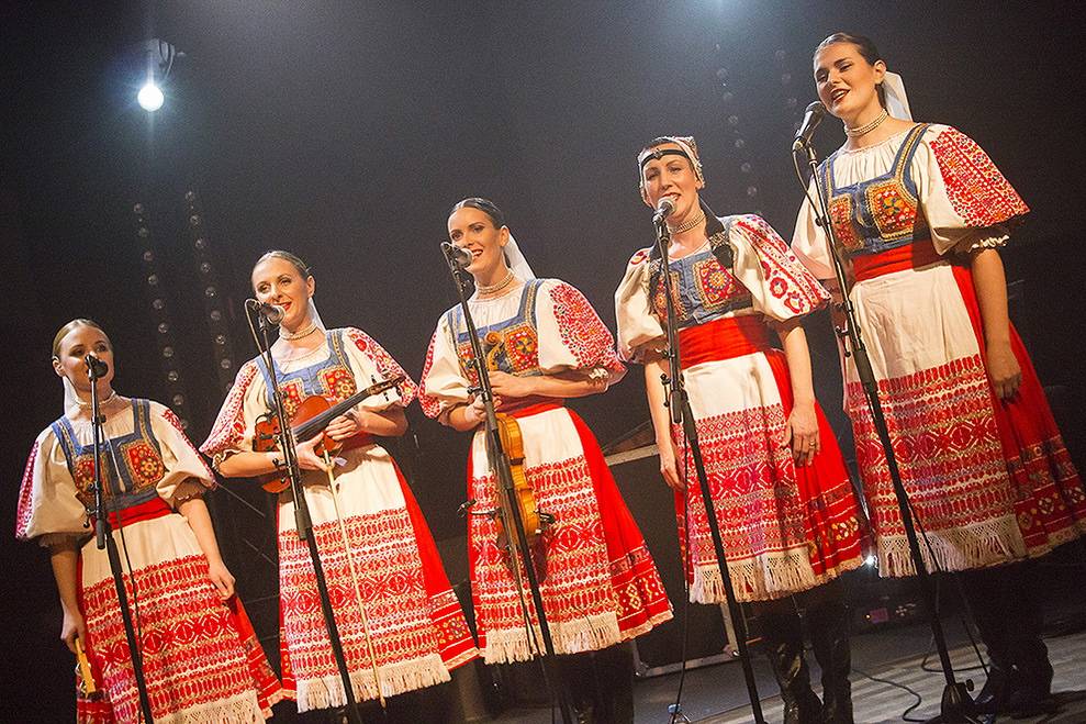 Billy Barman se v Praze předvedli spolu se slovenskými zpěvačkami