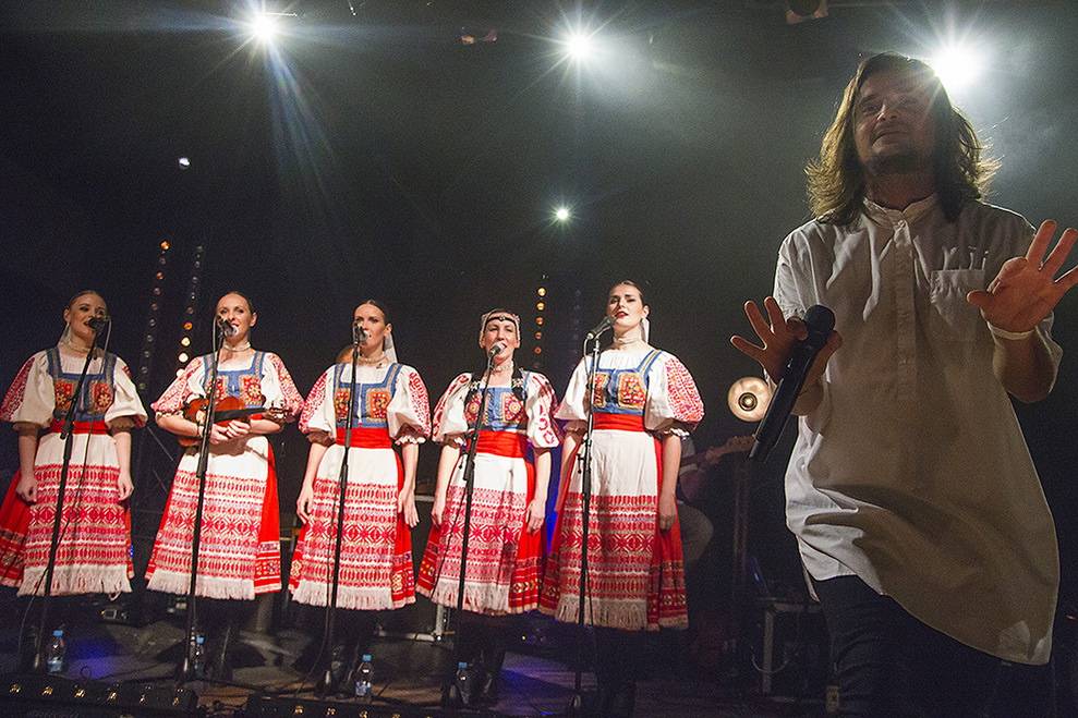 Billy Barman se v Praze předvedli spolu se slovenskými zpěvačkami