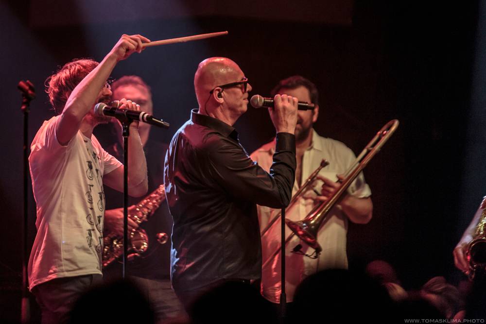 J.A.R. vyeskalovali dobro ve vyprodaném Lucerna Music Baru