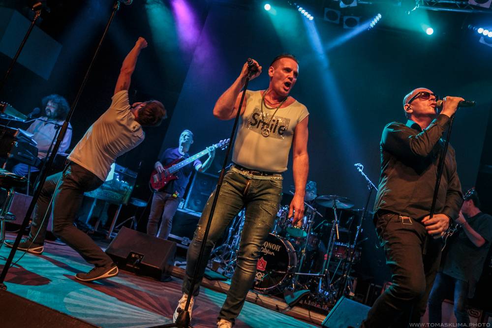 J.A.R. vyeskalovali dobro ve vyprodaném Lucerna Music Baru