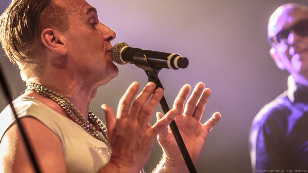 J.A.R. vyeskalovali dobro ve vyprodaném Lucerna Music Baru