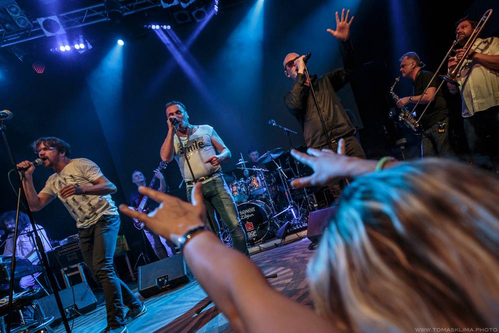 J.A.R. vyeskalovali dobro ve vyprodaném Lucerna Music Baru