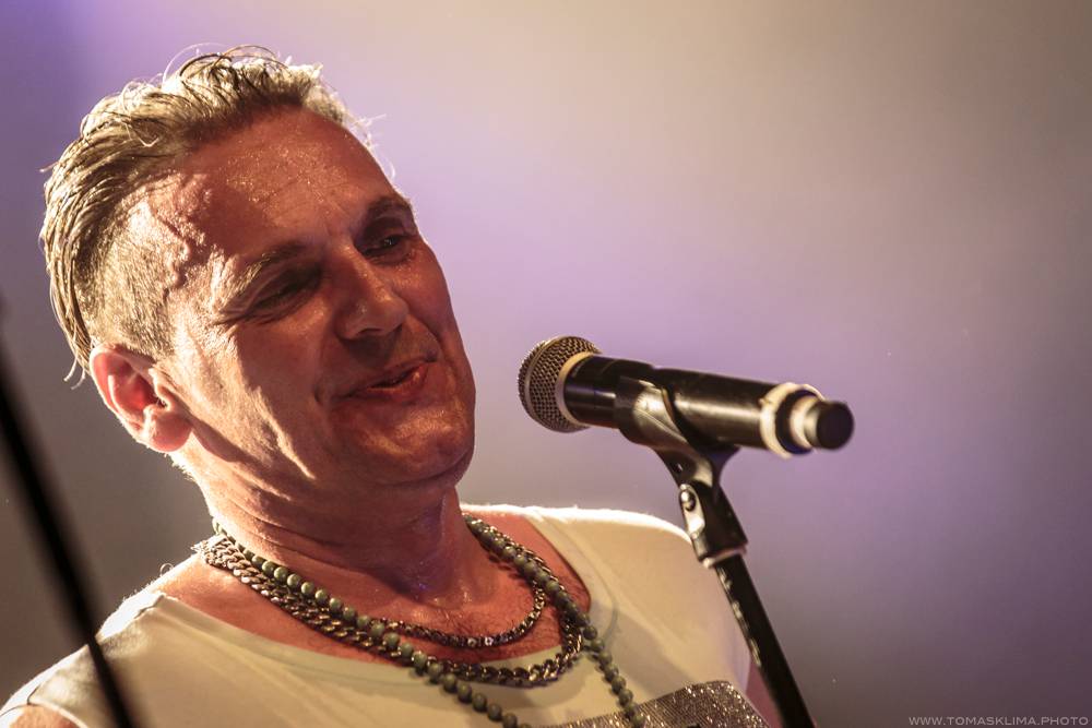 J.A.R. vyeskalovali dobro ve vyprodaném Lucerna Music Baru