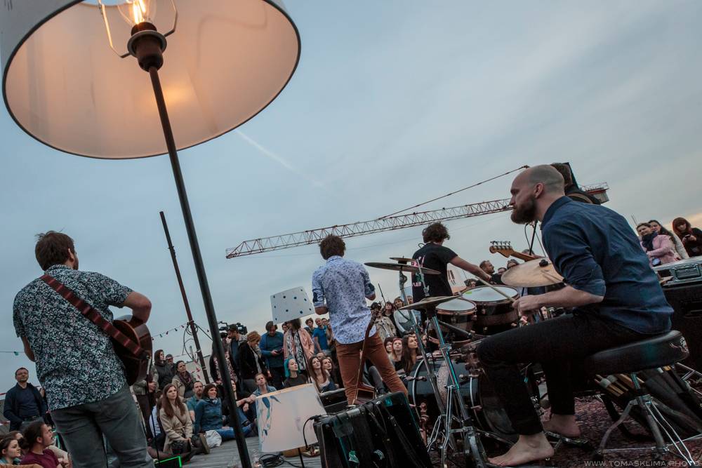 Zrní zajiskřili Černou hodinkou a půl na střeše Lucerny