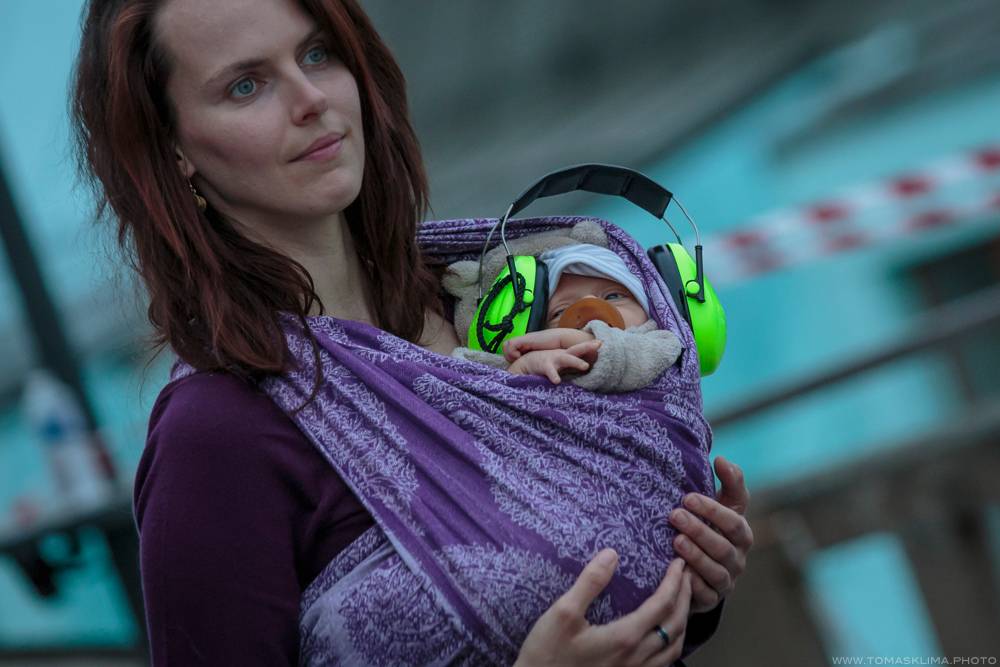 Zrní zajiskřili Černou hodinkou a půl na střeše Lucerny