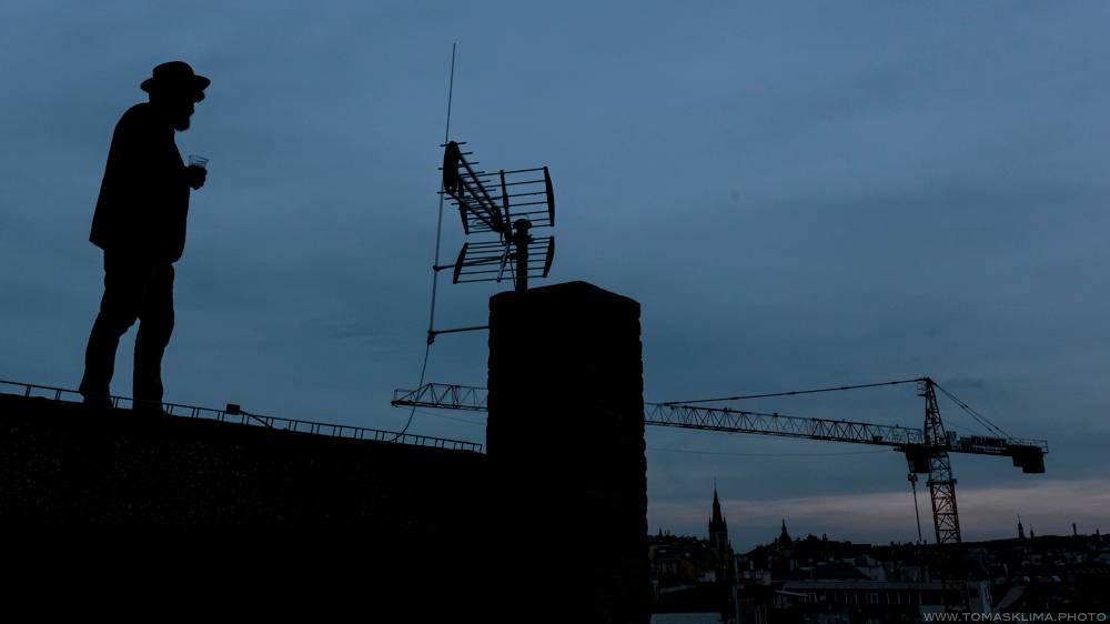 Zrní zajiskřili Černou hodinkou a půl na střeše Lucerny