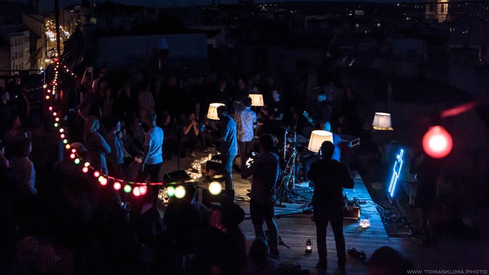 Zrní zajiskřili Černou hodinkou a půl na střeše Lucerny