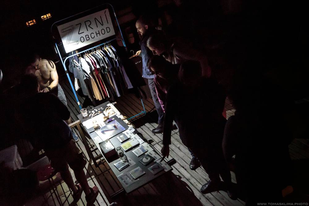 Zrní zajiskřili Černou hodinkou a půl na střeše Lucerny