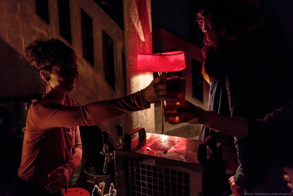 Zrní zajiskřili Černou hodinkou a půl na střeše Lucerny