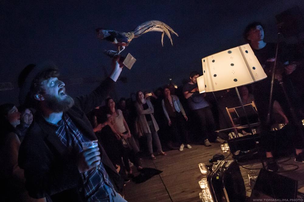 Zrní zajiskřili Černou hodinkou a půl na střeše Lucerny