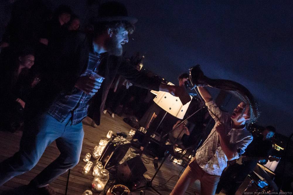 Zrní zajiskřili Černou hodinkou a půl na střeše Lucerny