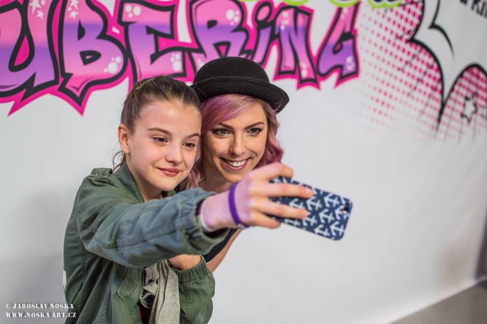 Pražský Utubering: Domácí špička YouTuberů se po roce sešla v Letňanech, k vidění byli Kovy i Jirka Král