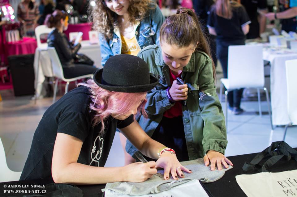 Pražský Utubering: Domácí špička YouTuberů se po roce sešla v Letňanech, k vidění byli Kovy i Jirka Král