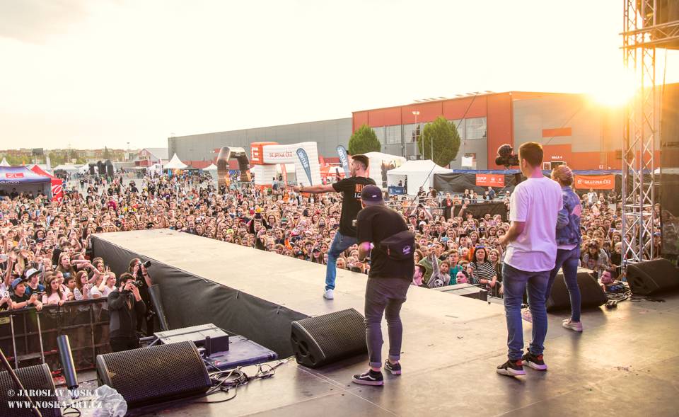 Pražský Utubering: Domácí špička YouTuberů se po roce sešla v Letňanech, k vidění byli Kovy i Jirka Král