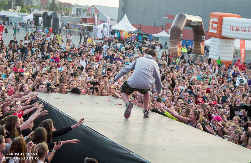 Pražský Utubering: Domácí špička YouTuberů se po roce sešla v Letňanech, k vidění byli Kovy i Jirka Král