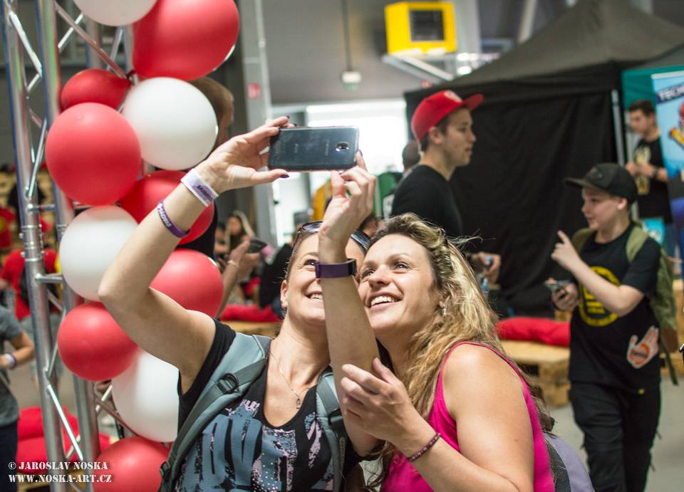 Pražský Utubering: Domácí špička YouTuberů se po roce sešla v Letňanech, k vidění byli Kovy i Jirka Král