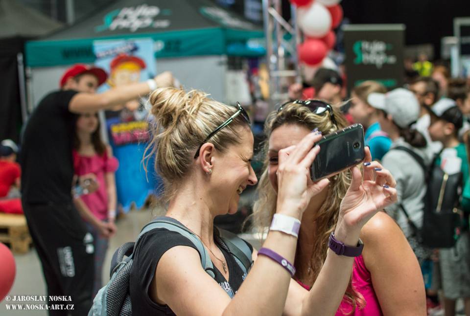 Pražský Utubering: Domácí špička YouTuberů se po roce sešla v Letňanech, k vidění byli Kovy i Jirka Král