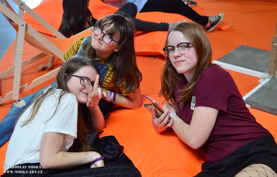 Pražský Utubering: Domácí špička YouTuberů se po roce sešla v Letňanech, k vidění byli Kovy i Jirka Král