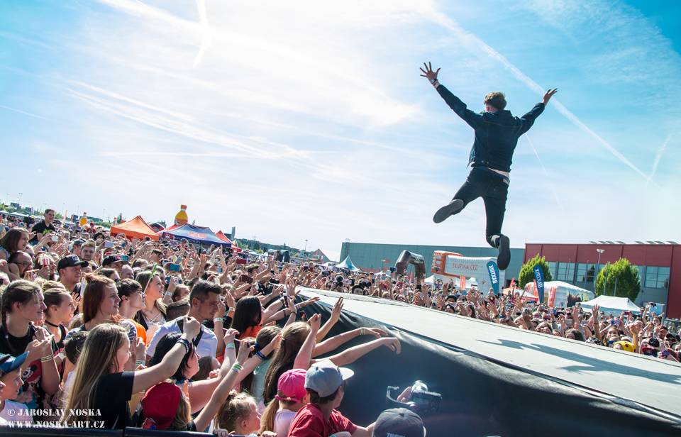 Pražský Utubering: Domácí špička YouTuberů se po roce sešla v Letňanech, k vidění byli Kovy i Jirka Král