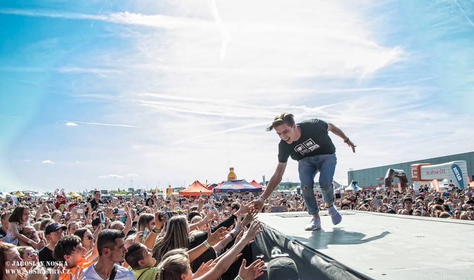 Pražský Utubering: Domácí špička YouTuberů se po roce sešla v Letňanech, k vidění byli Kovy i Jirka Král