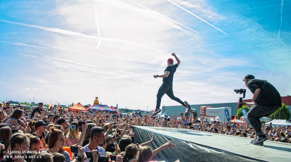 Pražský Utubering: Domácí špička YouTuberů se po roce sešla v Letňanech, k vidění byli Kovy i Jirka Král