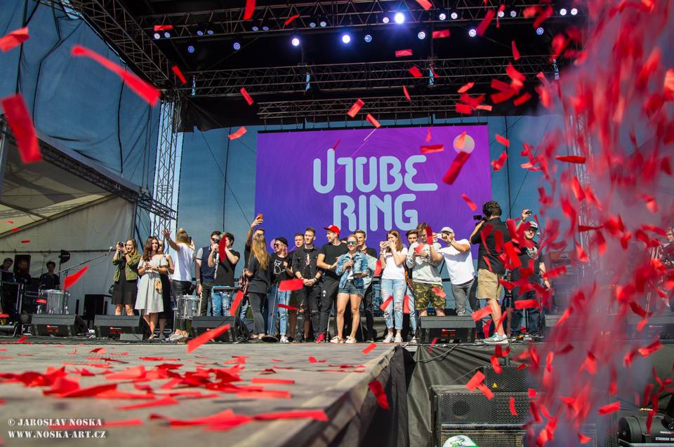 Pražský Utubering: Domácí špička YouTuberů se po roce sešla v Letňanech, k vidění byli Kovy i Jirka Král