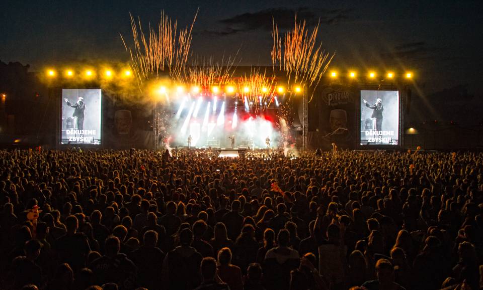 Pražský Majáles exkluzivním pohledem z pódia nebo od zvukaře